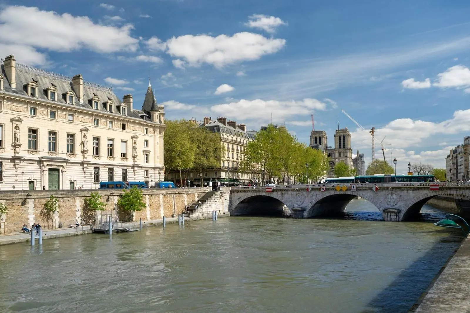 Cosy A 9 Min A Pied De La Cathedrale Notre Dame Paris